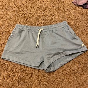 Vuori size M blue heather shorts